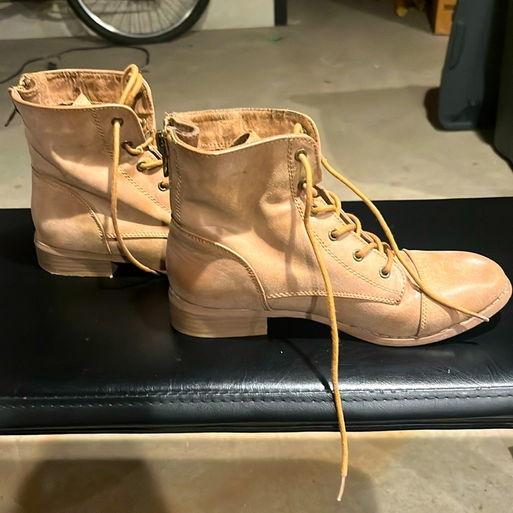 Guess lace tie up tan boots